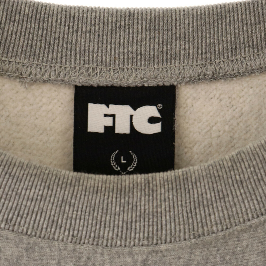 FTC(エフティーシー)のFTC エフシーティー 22AW SF SOUVENIR CREWNECK 刺繍フロントロゴクルーネック グレー メンズのトップス(スウェット)の商品写真