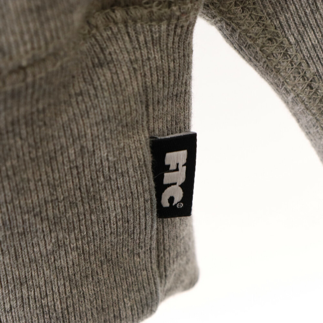 FTC(エフティーシー)のFTC エフシーティー 22AW SF SOUVENIR CREWNECK 刺繍フロントロゴクルーネック グレー メンズのトップス(スウェット)の商品写真