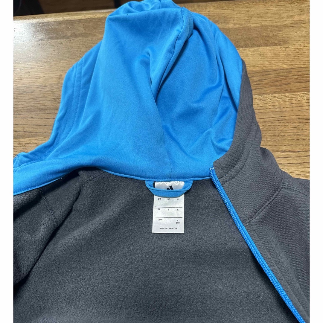 adidas(アディダス)のadidas アディダス フード付きパーカー キッズ/ベビー/マタニティのキッズ服男の子用(90cm~)(ジャケット/上着)の商品写真