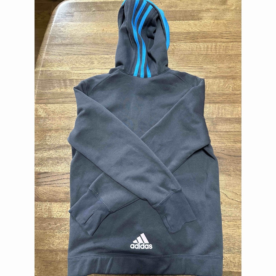 adidas(アディダス)のadidas アディダス フード付きパーカー キッズ/ベビー/マタニティのキッズ服男の子用(90cm~)(ジャケット/上着)の商品写真