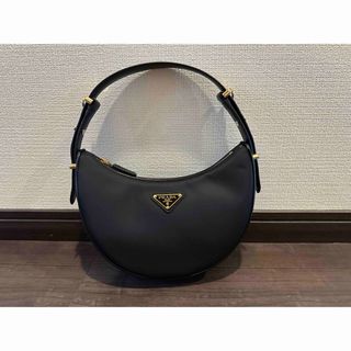 プラダ(PRADA)のPRADA アーケ Re-Nylon xブラッシュドレザー ショルダーバッグ(ショルダーバッグ)