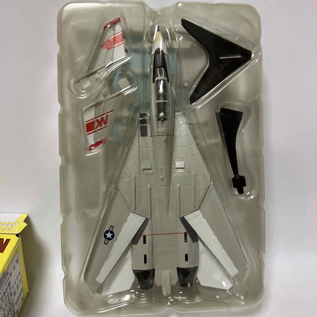 F-toys Confect(エフトイズコンフェクト)のF-14A トムキャット 1/144 VF-1 空母エンタープライズ搭載 73年 エンタメ/ホビーのおもちゃ/ぬいぐるみ(模型/プラモデル)の商品写真