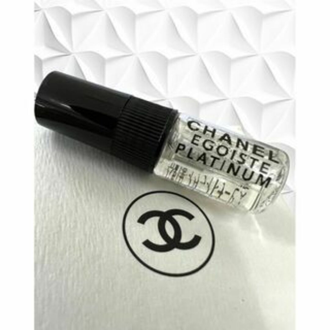 CHANEL(シャネル)のCHANEL　シャネル　エゴイストプラチナム　1.5ml　人気商品　香水 コスメ/美容の香水(ユニセックス)の商品写真