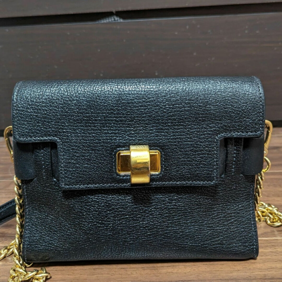 miumiu(ミュウミュウ)の【正規品　美品】MIU MIU　マドラス　チェーンショルダーバッグ レディースのバッグ(ショルダーバッグ)の商品写真