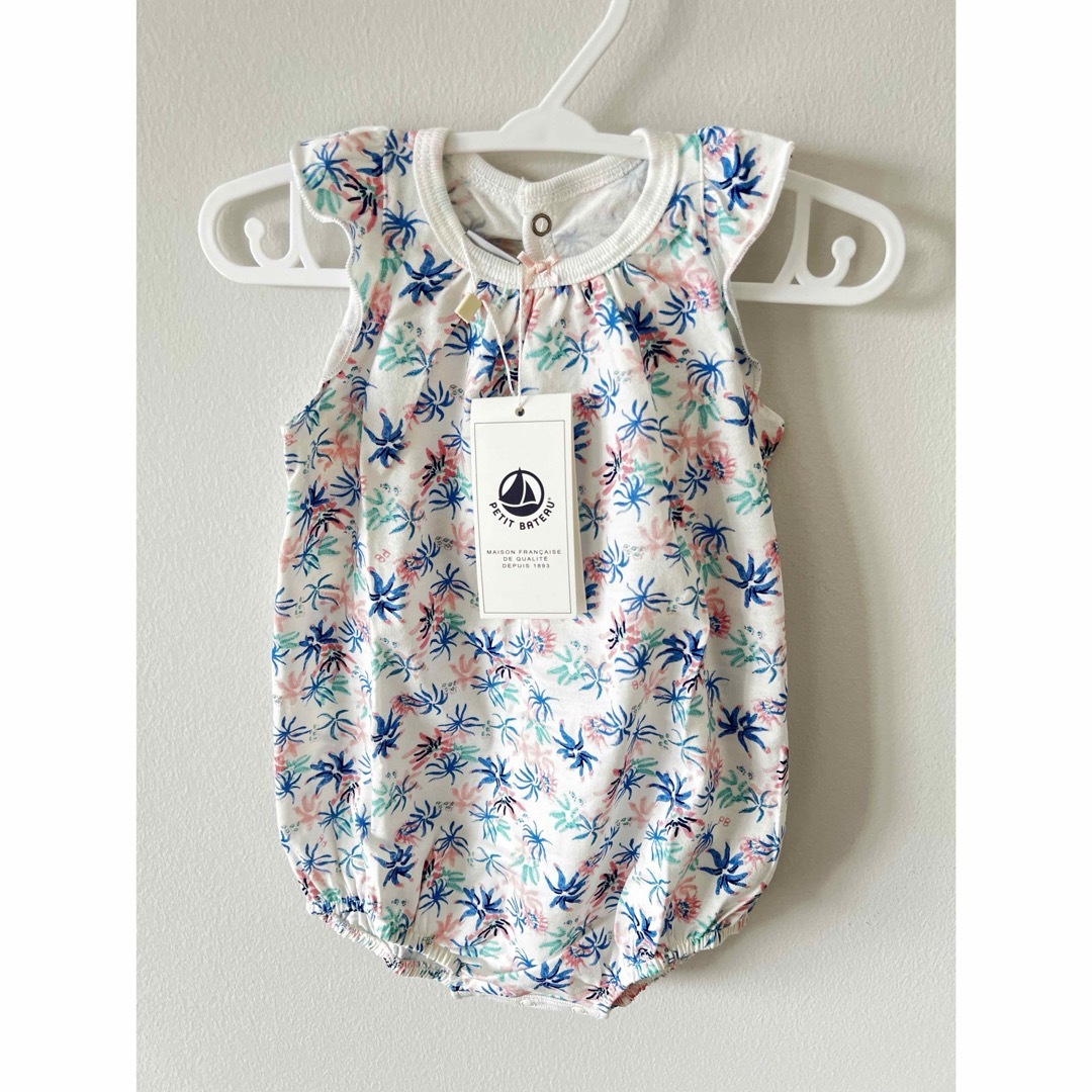 PETIT BATEAU(プチバトー)の[新品]プチバトー　6ヶ月　ノースリーブロンパース　女の子 キッズ/ベビー/マタニティのベビー服(~85cm)(ロンパース)の商品写真