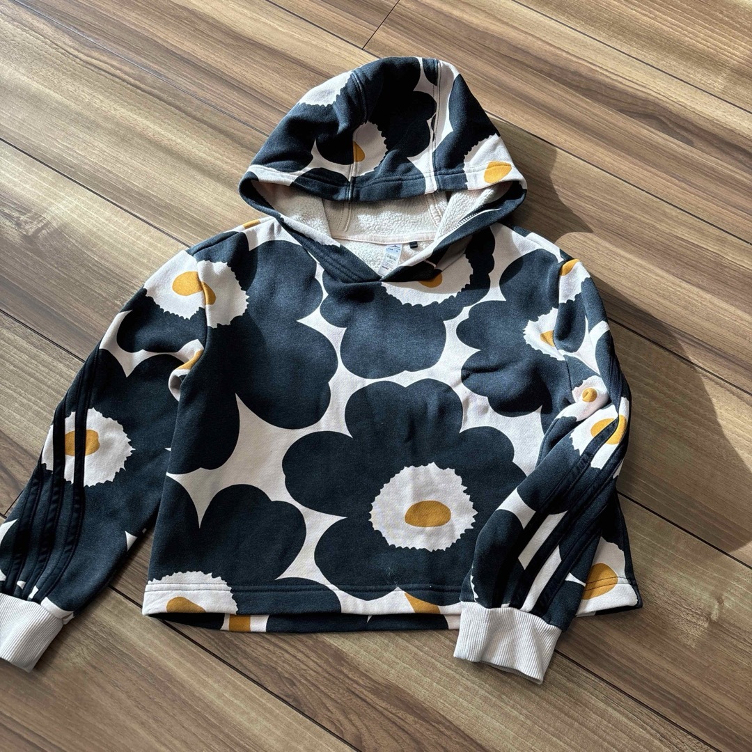 marimekko(マリメッコ)のアディダス マリメッコ コラボ セットアップ キッズ 130 キッズ/ベビー/マタニティのキッズ服女の子用(90cm~)(その他)の商品写真