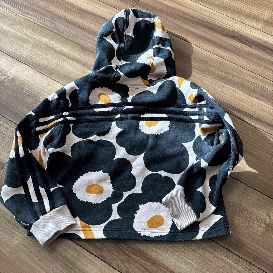 marimekko(マリメッコ)のアディダス マリメッコ コラボ セットアップ キッズ 130 キッズ/ベビー/マタニティのキッズ服女の子用(90cm~)(その他)の商品写真