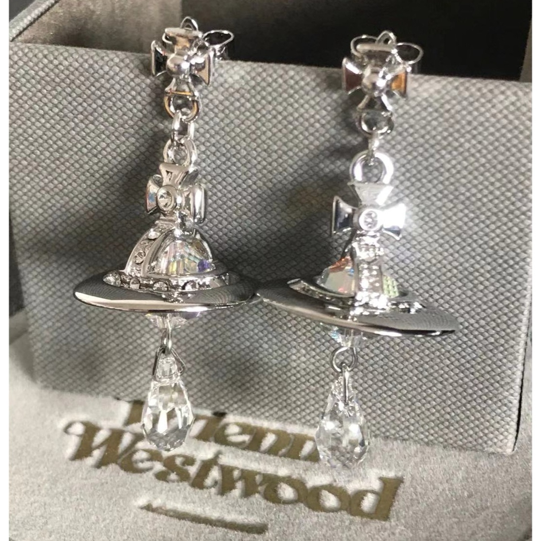 Vivienne Westwood(ヴィヴィアンウエストウッド)のヴィヴィアンウエストウッド　クリスタルピアス レディースのアクセサリー(ピアス)の商品写真