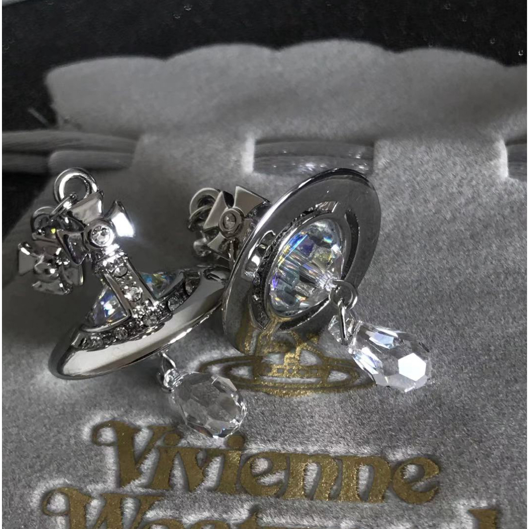 Vivienne Westwood(ヴィヴィアンウエストウッド)のヴィヴィアンウエストウッド　クリスタルピアス レディースのアクセサリー(ピアス)の商品写真