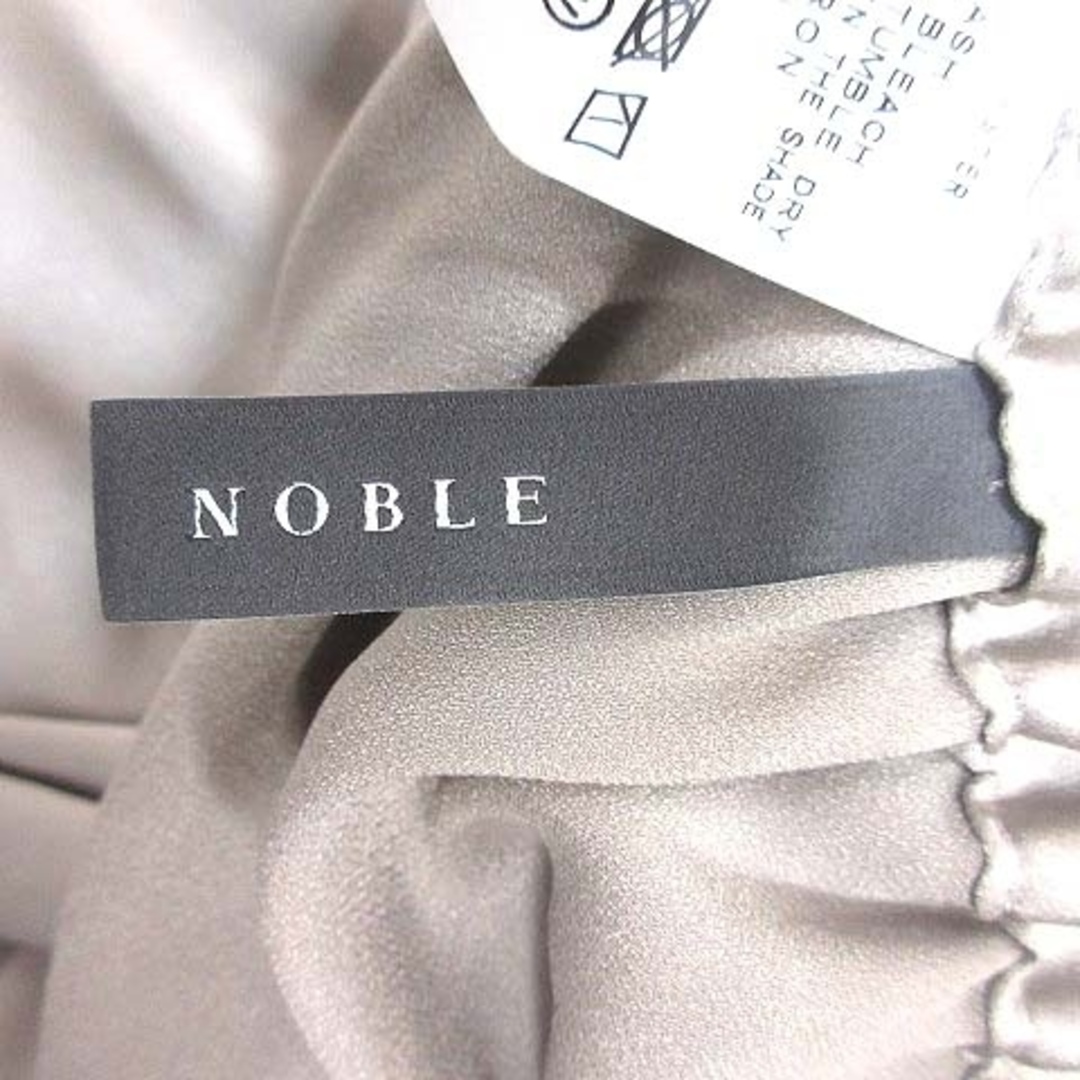 Noble(ノーブル)のノーブル ワイドパンツ イージーパンツ スリット サテン 38 グレージュ レディースのパンツ(その他)の商品写真