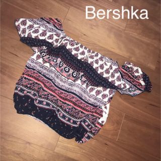 ベルシュカ(Bershka)のBershka  ペイズリー オフショルダー(カットソー(半袖/袖なし))