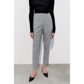 ザラ(ZARA)の新品　ZARA ハイウエストパンツ(カジュアルパンツ)