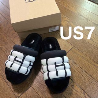 アグ(UGG)の試着のみ/アグ　ugg/ロゴ　ファーサンダル/US7 24〜25(サンダル)