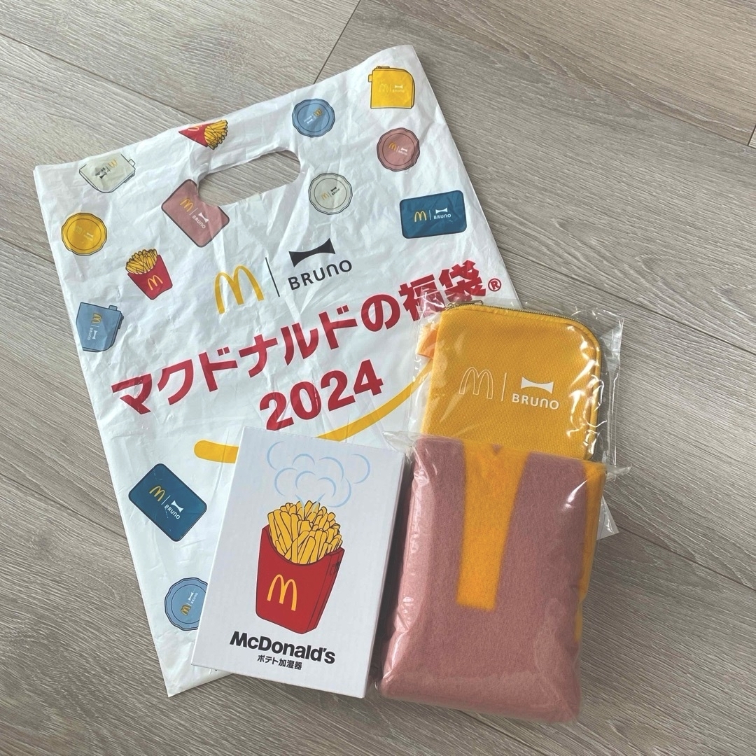 【新品未使用】マクドナルド　2024年　福袋　加湿器　ブランケット　コインポーチ エンタメ/ホビーのコレクション(ノベルティグッズ)の商品写真