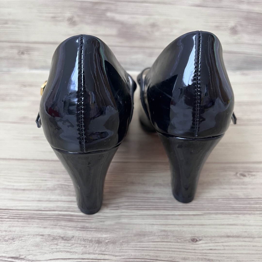美品！7cm 太ヒール　ブラックエナメルパンプス　22cm レディースの靴/シューズ(ハイヒール/パンプス)の商品写真