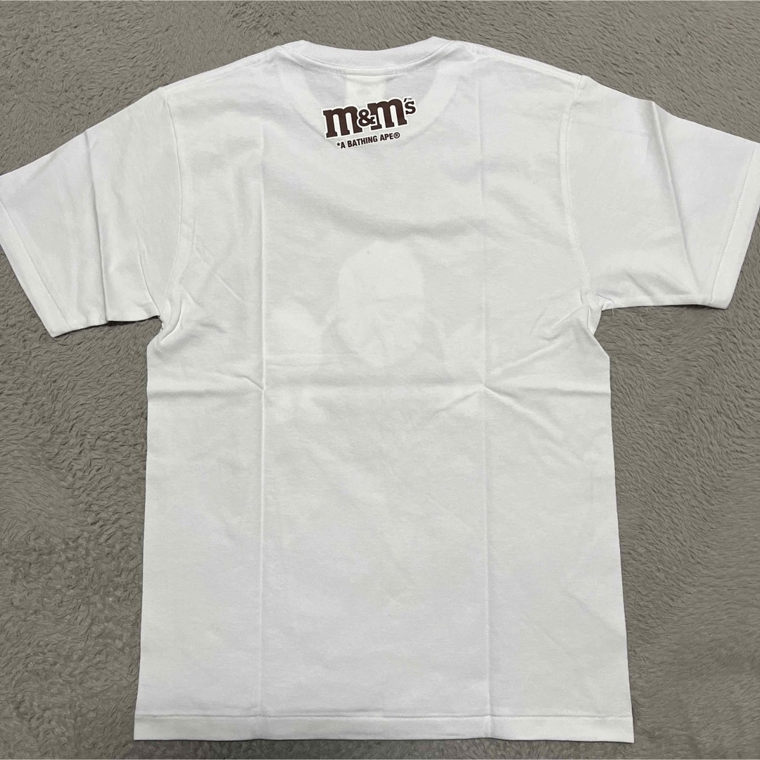 A BATHING APE(アベイシングエイプ)のAPE BAPE KAWS M&Ms COLLEGE LOGO tシャツ　s メンズのトップス(Tシャツ/カットソー(半袖/袖なし))の商品写真