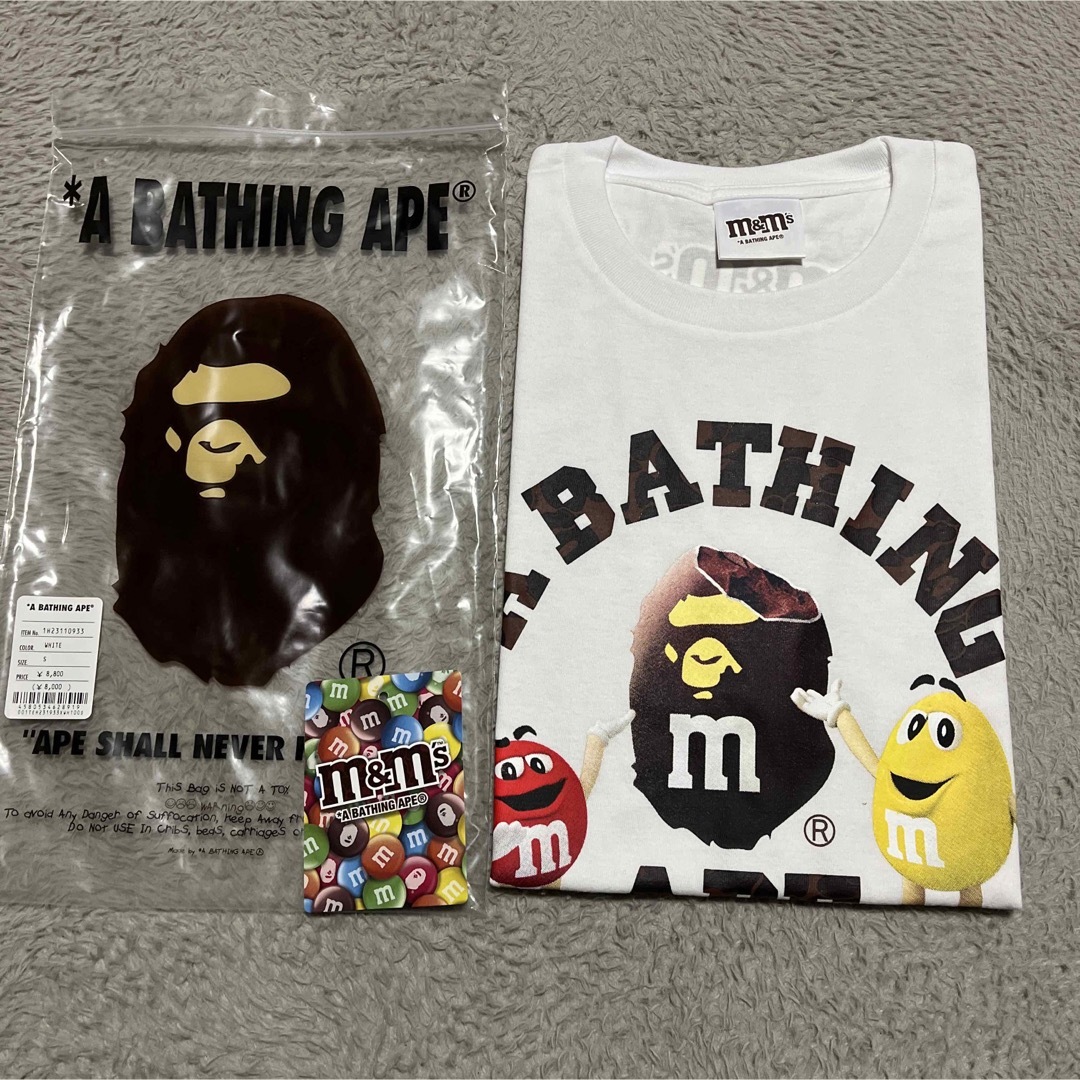 A BATHING APE(アベイシングエイプ)のAPE BAPE KAWS M&Ms COLLEGE LOGO tシャツ　s メンズのトップス(Tシャツ/カットソー(半袖/袖なし))の商品写真