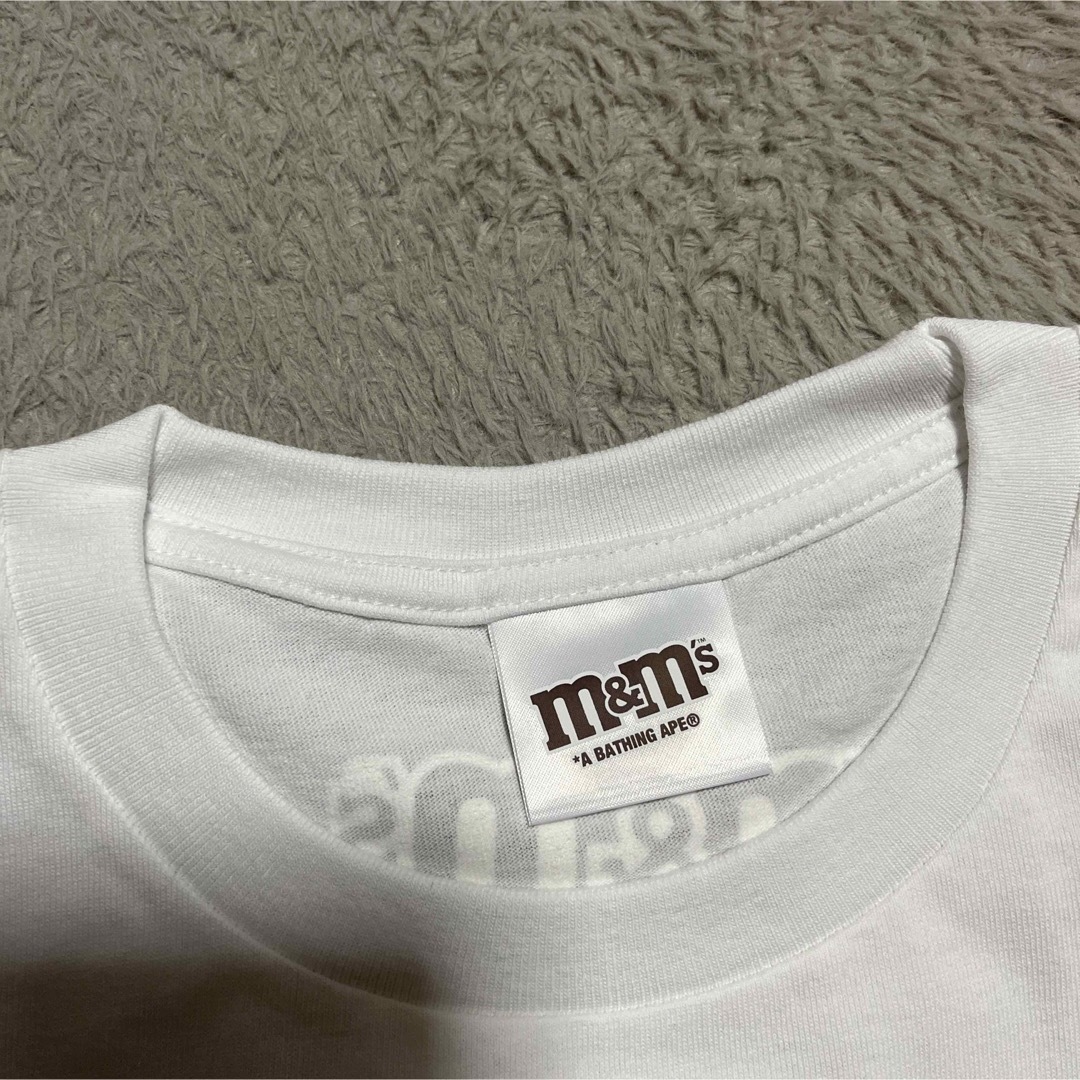 A BATHING APE(アベイシングエイプ)のAPE BAPE KAWS M&Ms COLLEGE LOGO tシャツ　s メンズのトップス(Tシャツ/カットソー(半袖/袖なし))の商品写真