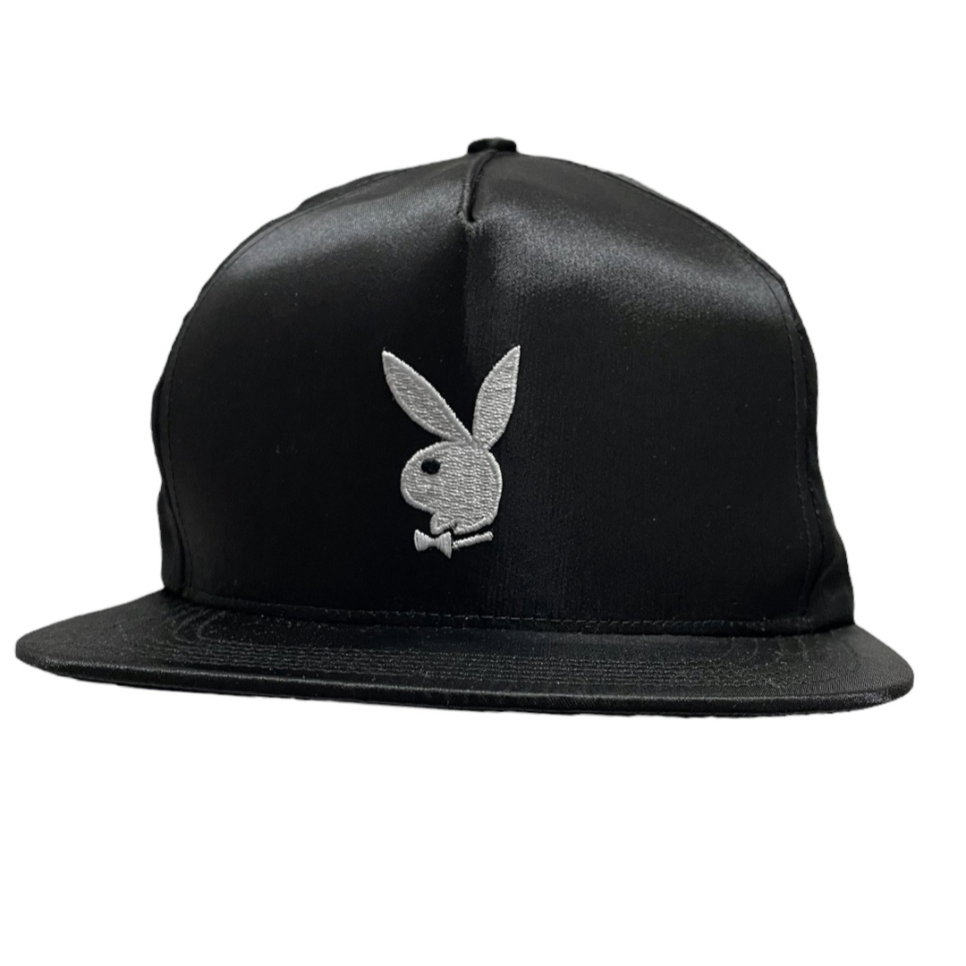 Supreme(シュプリーム)の16SS Supreme  Playboy  Cap 黒 サテン シュプリーム メンズの帽子(キャップ)の商品写真