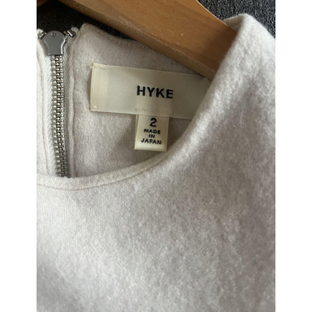 HYKE(ハイク)のHYKE 白ニット レディースのトップス(ニット/セーター)の商品写真