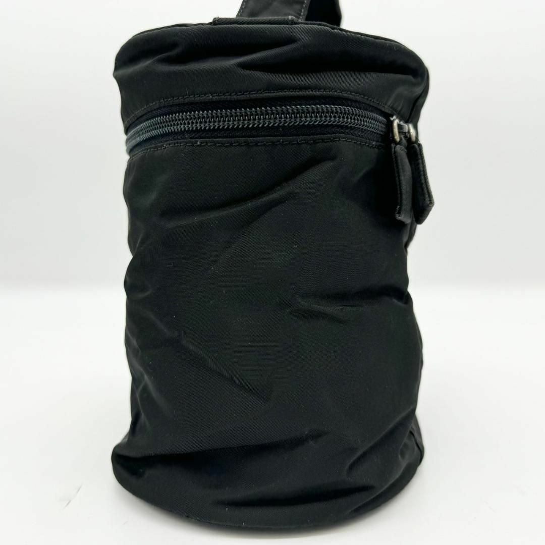 PRADA(プラダ)のプラダ バニティ メイクポーチ ブラック ナイロン 三角プレート シルバー金具 レディースのバッグ(その他)の商品写真