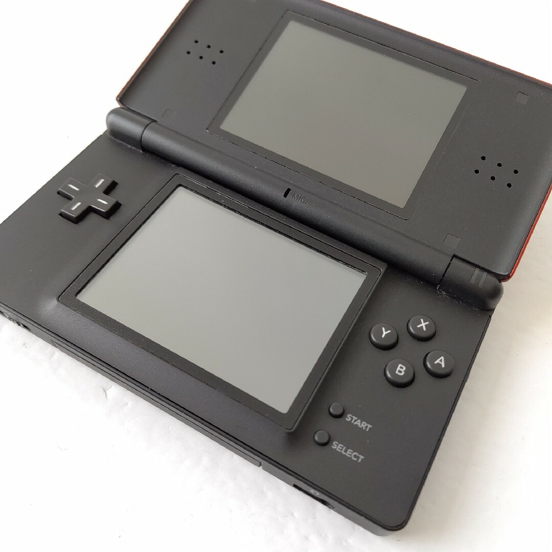 ニンテンドーDS(ニンテンドーDS)の北米版　Nintendo　ニンテンドーDSlite クリムゾンブラック　美品 エンタメ/ホビーのゲームソフト/ゲーム機本体(携帯用ゲーム機本体)の商品写真
