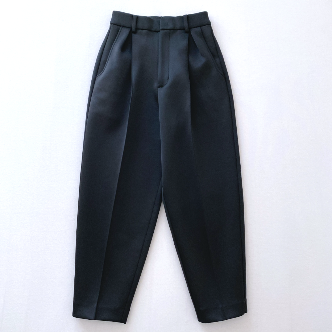 Ameri VINTAGE(アメリヴィンテージ)の新品★アメリ　CARDBOARD LUSTER EGG PANTS　ブラック　S レディースのパンツ(クロップドパンツ)の商品写真