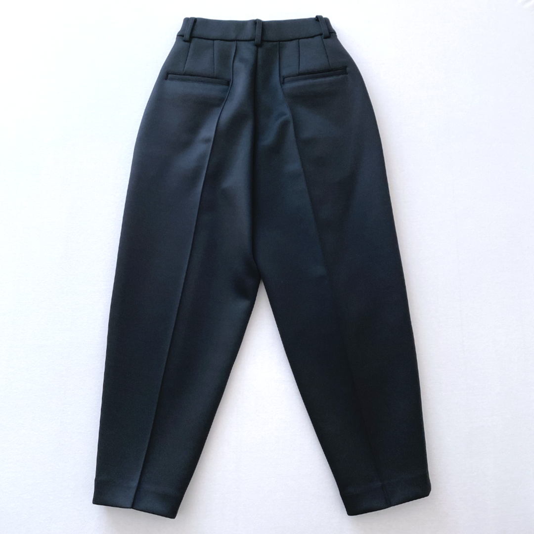 Ameri VINTAGE(アメリヴィンテージ)の新品★アメリ　CARDBOARD LUSTER EGG PANTS　ブラック　S レディースのパンツ(クロップドパンツ)の商品写真