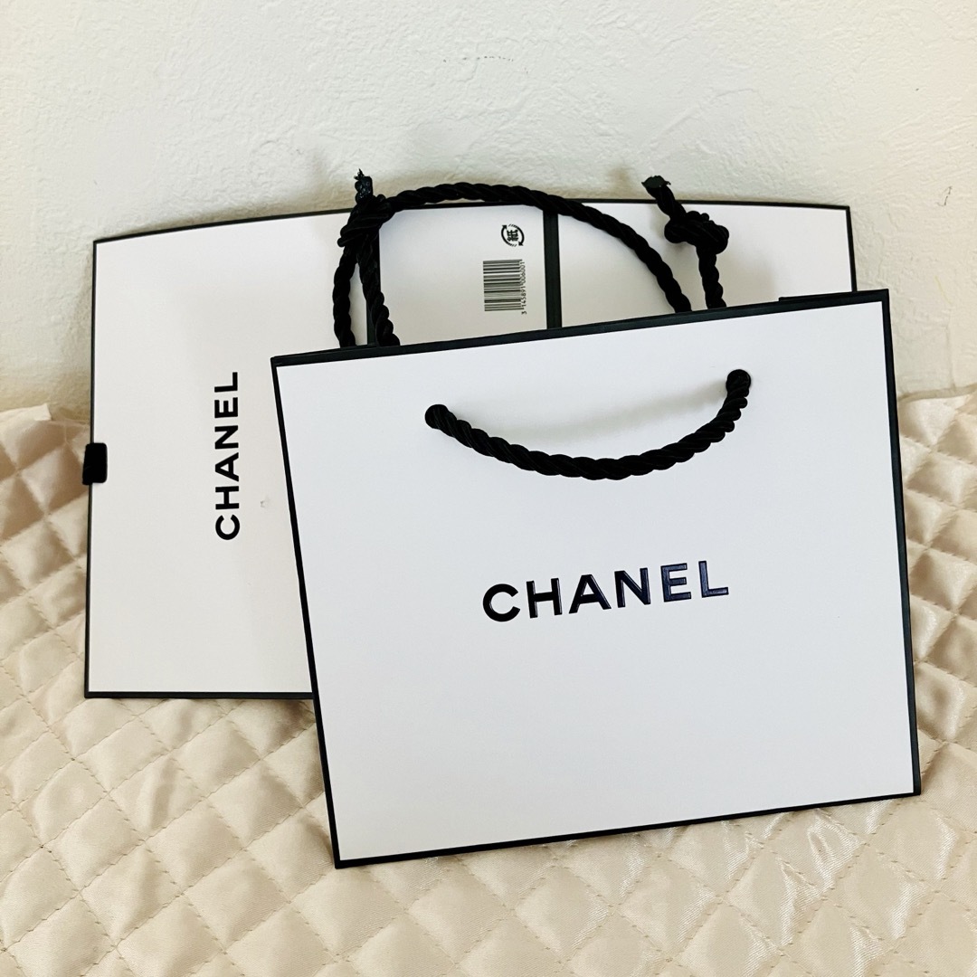 CHANEL(シャネル)のCHANEL ショッパー　ギフトボックス　ミニサイズ インテリア/住まい/日用品のオフィス用品(ラッピング/包装)の商品写真