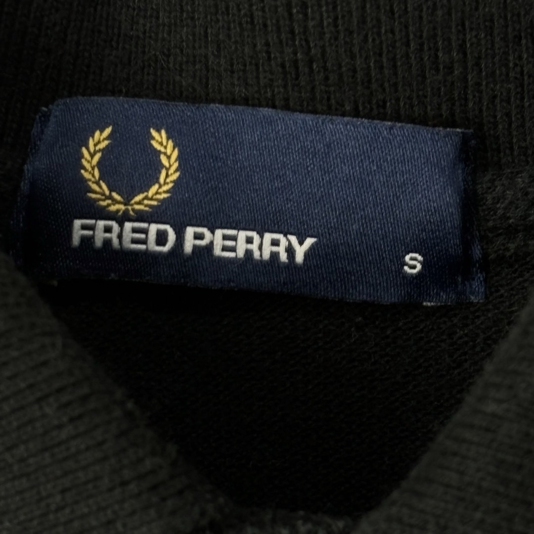 FRED PERRY(フレッドペリー)の人気　フレッドペリー　ポロシャツ　黒　緑　ピンク　S ブラック　古着 メンズのトップス(ポロシャツ)の商品写真