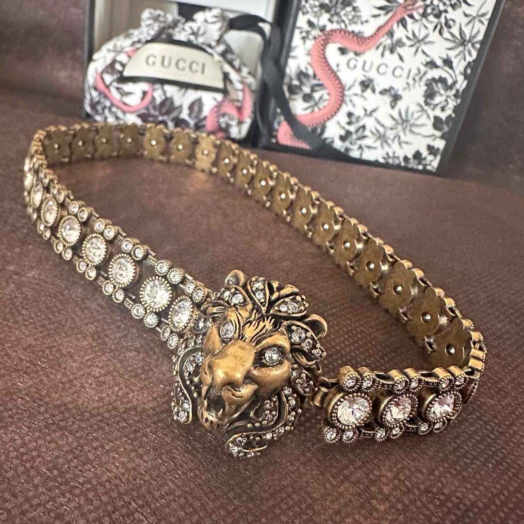 GUCCI - GUCCIクリスタルビジュー付きゴールドライオンヘッド GUCCI - GUCCIクリスタルビジュー付きゴールドライオンヘッド