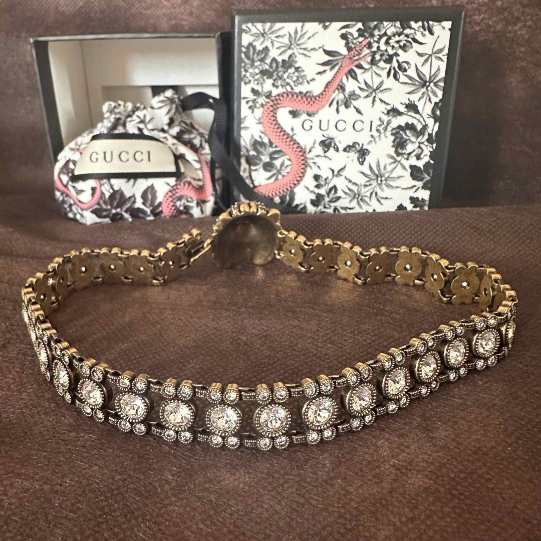 GUCCI - GUCCIクリスタルビジュー付きゴールドライオンヘッド GUCCI - GUCCIクリスタルビジュー付きゴールドライオンヘッド