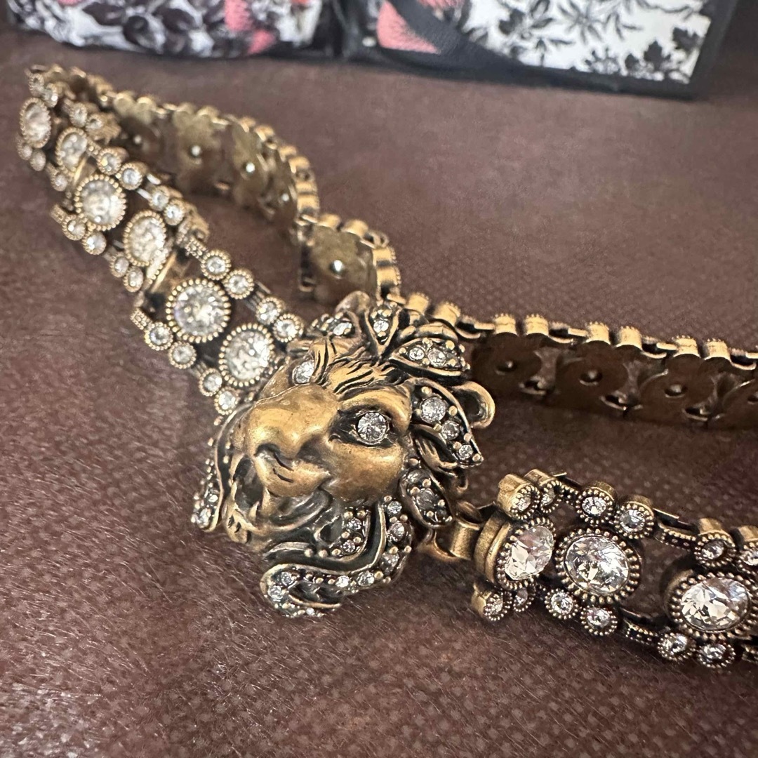 GUCCI - GUCCIクリスタルビジュー付きゴールドライオンヘッド GUCCI - GUCCIクリスタルビジュー付きゴールドライオンヘッド