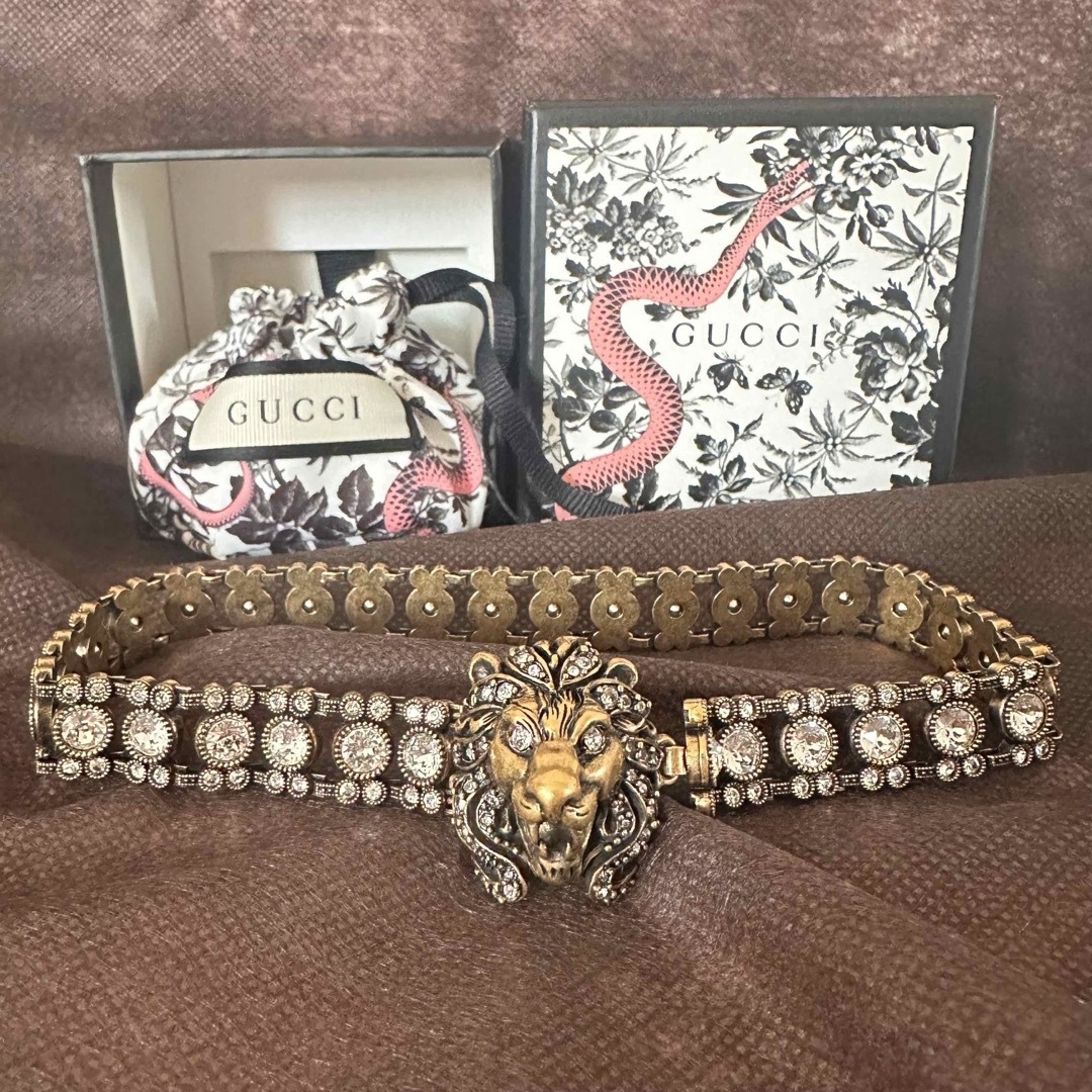 GUCCI - GUCCIクリスタルビジュー付きゴールドライオンヘッド GUCCI - GUCCIクリスタルビジュー付きゴールドライオンヘッド