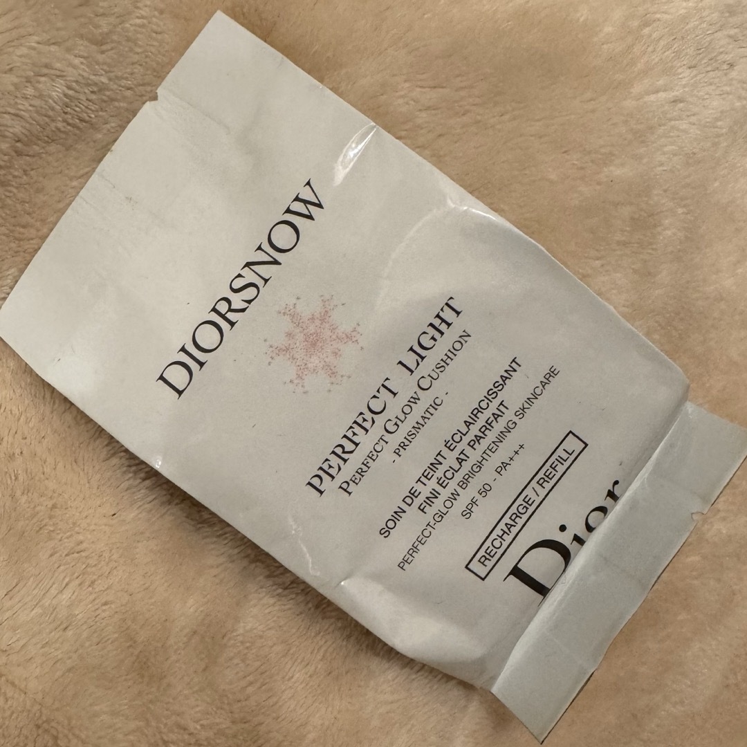 Dior(ディオール)のディオール  スノーパーフェクトライトクッション 000  リフィル 新品未使用 コスメ/美容のベースメイク/化粧品(ファンデーション)の商品写真