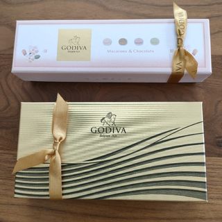 ゴディバ(GODIVA)のGODIVA マカロン&チョコレート2個セット(菓子/デザート)