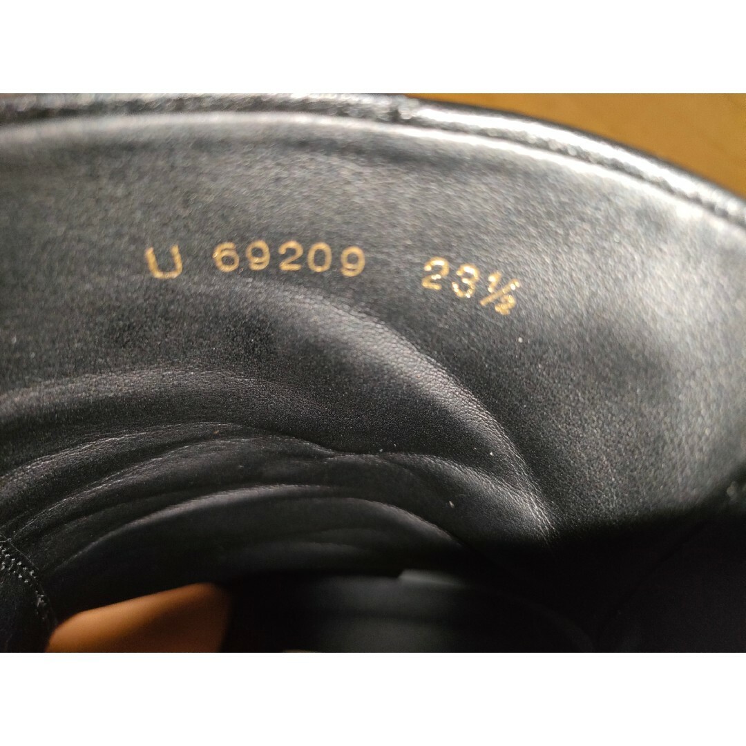 DIANA(ダイアナ)のDIANA ポインテッドトゥ ショートブーツ 23.5cm/ブラック/レザー レディースの靴/シューズ(ブーツ)の商品写真
