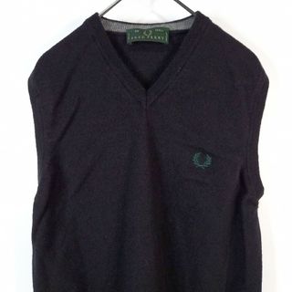 フレッドペリー(FRED PERRY)のイタリア製　フレッドペリー　ニットベスト　刺繍ロゴ　ユーロ古着　ブラック(ニット/セーター)