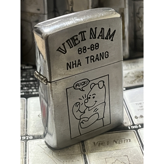 ジッポー(ZIPPO)の【ベトナムZIPPO】本物 1968年製ベトナムジッポー「くまのプーさん」NHA(タバコグッズ)