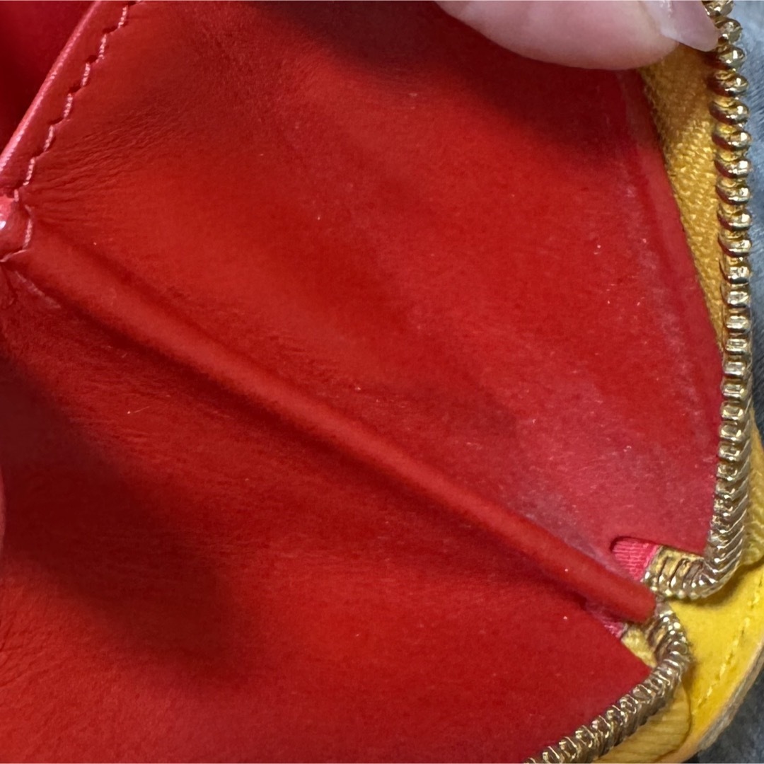 Christian Louboutin(クリスチャンルブタン)のルブタン　イエロー　スタッズ　財布 レディースのファッション小物(財布)の商品写真