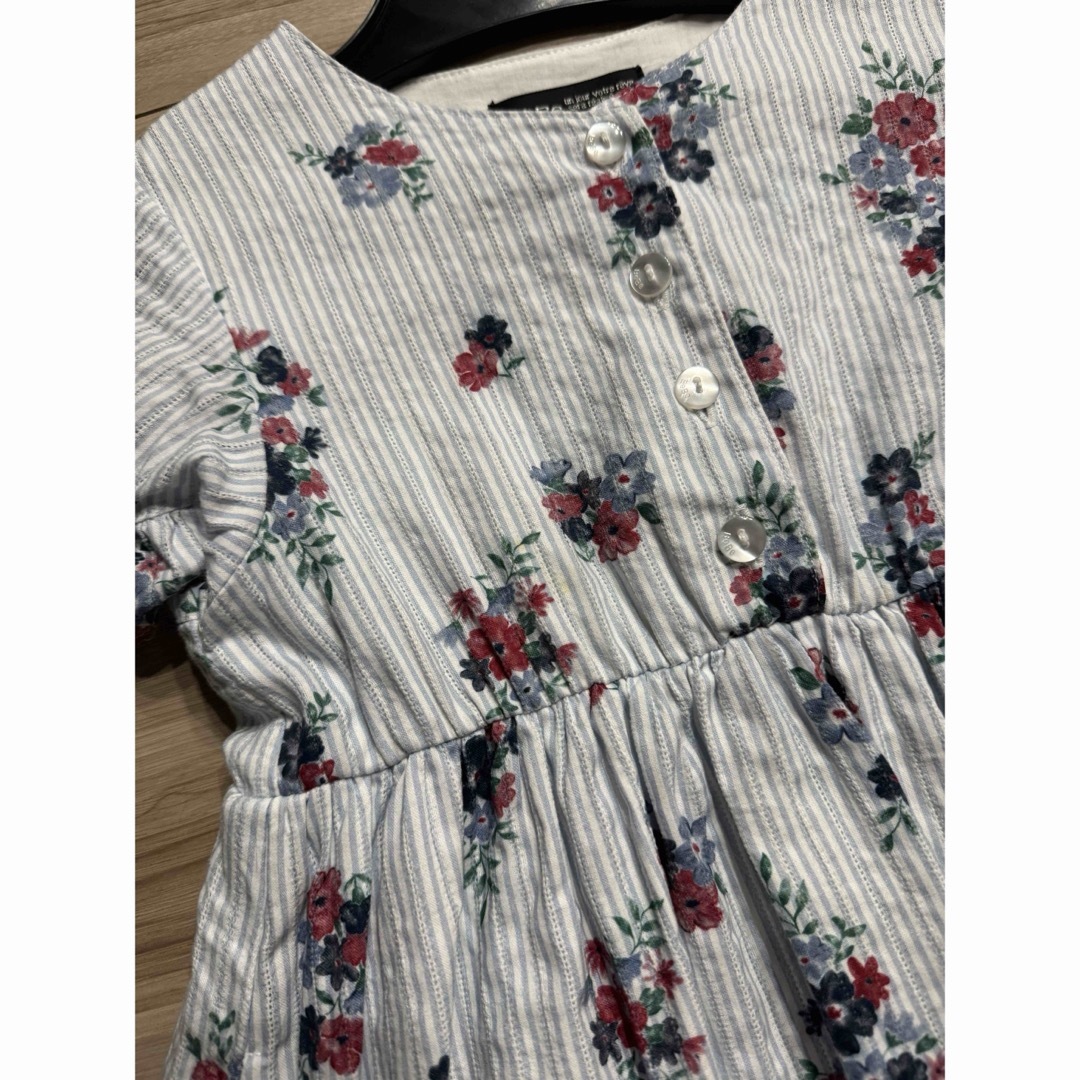 BeBe(ベベ)の花柄ワンピース キッズ/ベビー/マタニティのキッズ服女の子用(90cm~)(ワンピース)の商品写真