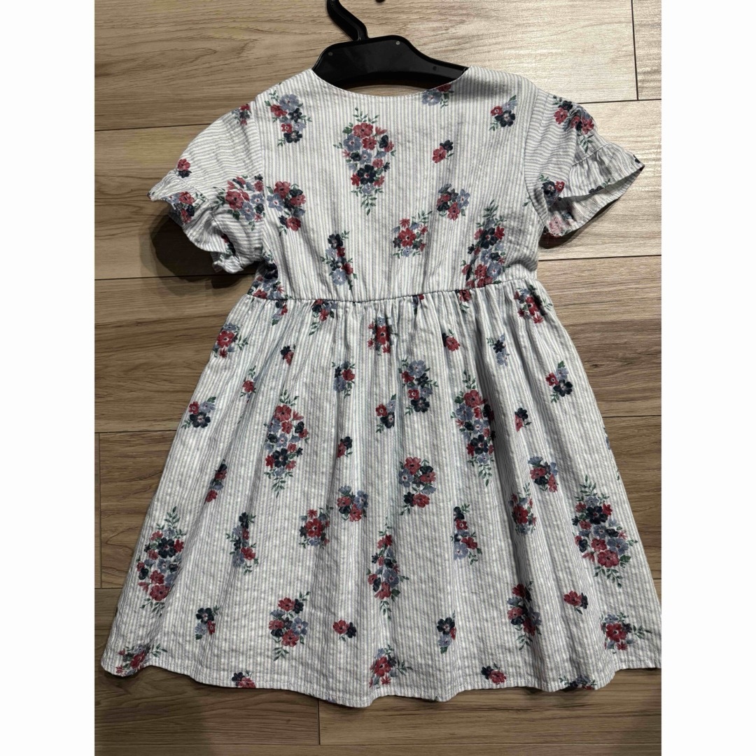 BeBe(ベベ)の花柄ワンピース キッズ/ベビー/マタニティのキッズ服女の子用(90cm~)(ワンピース)の商品写真