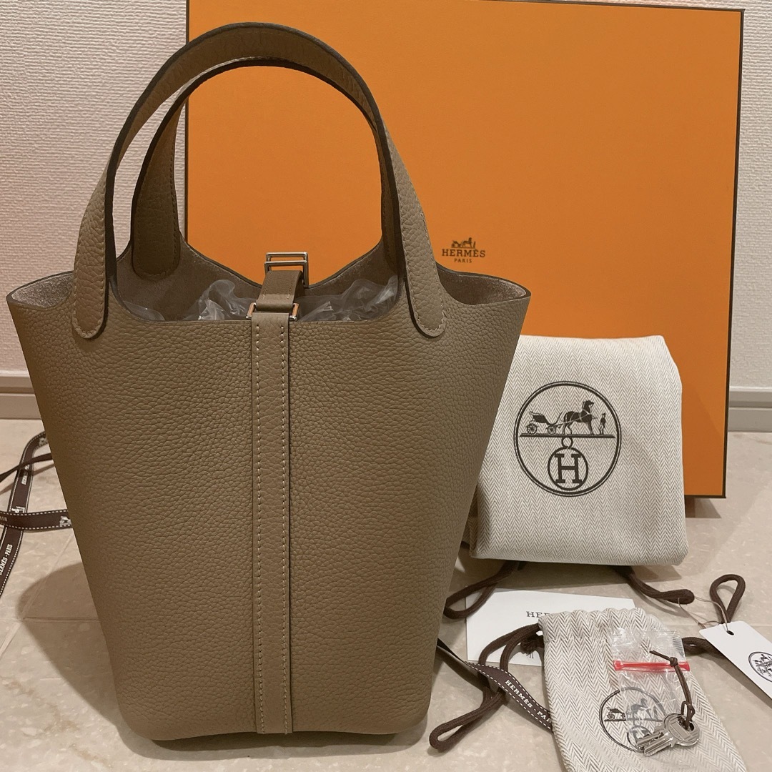 Hermes(エルメス)の新品未使用 エルメス ピコタンロックPM ベージュドゥワイマール×シルバー金具 レディースのバッグ(ハンドバッグ)の商品写真