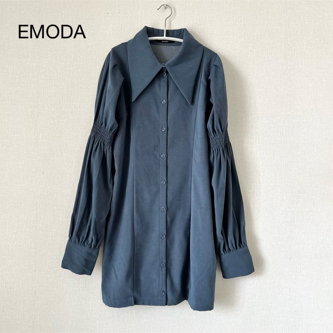 EMODA(エモダ)のEMODA ダブルスリットシャーリングワンピース レディースのワンピース(ミニワンピース)の商品写真