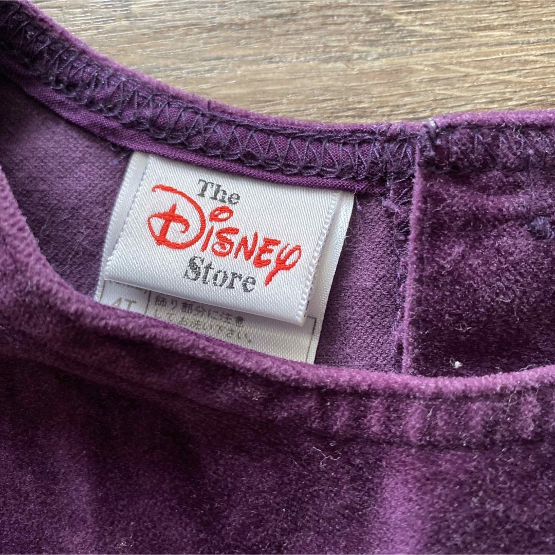 Disney(ディズニー)のミニーちゃん　ワンピース　クラッシック　紫　４歳　ベロア キッズ/ベビー/マタニティのキッズ服女の子用(90cm~)(ワンピース)の商品写真