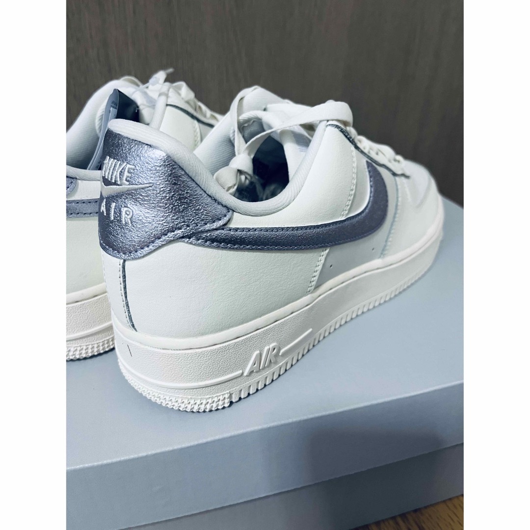 NIKE(ナイキ)のNIKE AIR FORCE 1 '07 ESS 新品 レディースの靴/シューズ(スニーカー)の商品写真