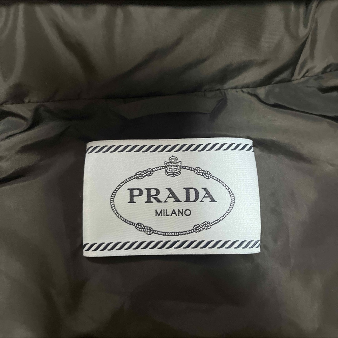 PRADA(プラダ)の美品　PRADA ダウン　 レディースのジャケット/アウター(ダウンジャケット)の商品写真