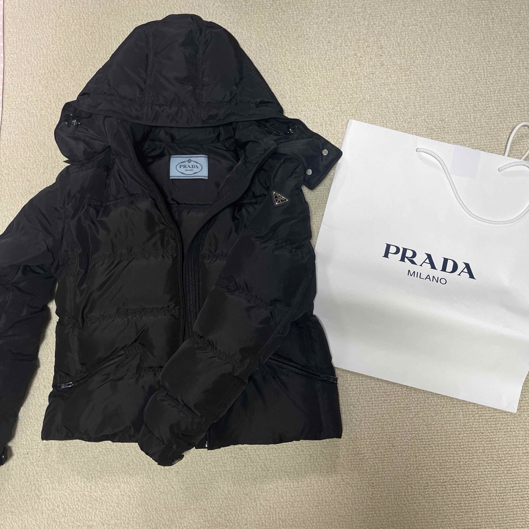 PRADA(プラダ)の美品　PRADA ダウン　 レディースのジャケット/アウター(ダウンジャケット)の商品写真