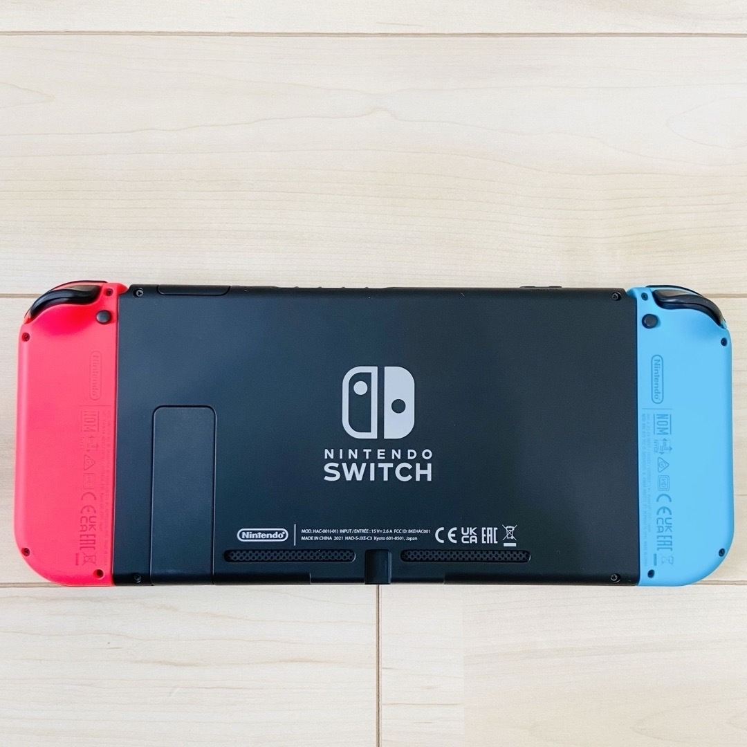 Nintendo Switch(ニンテンドースイッチ)の【未使用に近い】バッテリー強化版　NINTENDO SWITCH スイッチ　本体 エンタメ/ホビーのゲームソフト/ゲーム機本体(家庭用ゲーム機本体)の商品写真