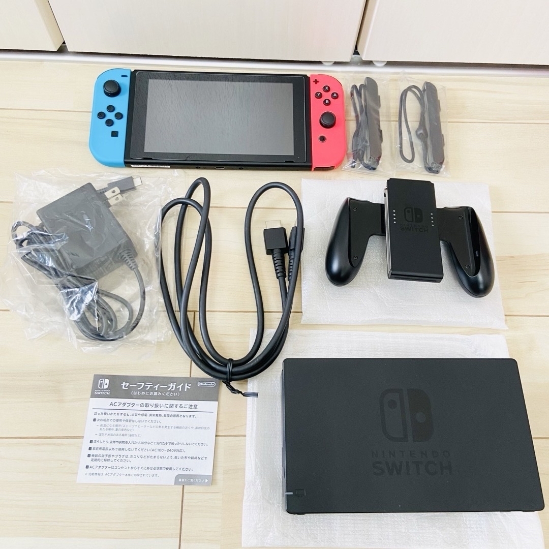 Nintendo Switch(ニンテンドースイッチ)の【未使用に近い】バッテリー強化版　NINTENDO SWITCH スイッチ　本体 エンタメ/ホビーのゲームソフト/ゲーム機本体(家庭用ゲーム機本体)の商品写真